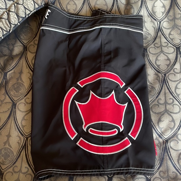 Dethrone Board/Fight Shorts - Picture 2 of 3